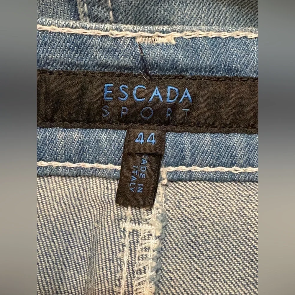 Escada chic light